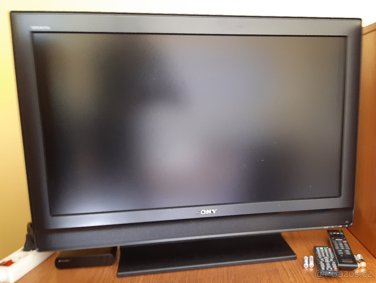 Televize Sony Bravia 32U3000 + set-top box GoGEN DVB 132 T2