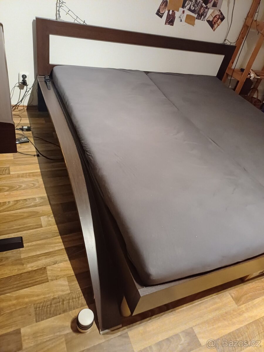 Manželská postel 180x200