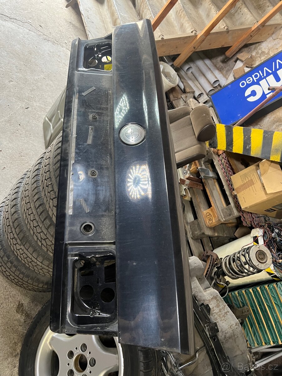 BMW e34 zadní víko kufru sedan