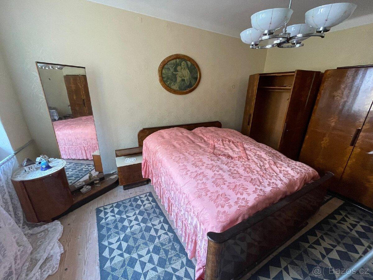 Starožitna ložnice