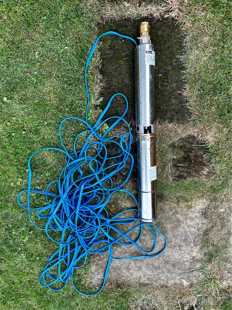 Téměř nové ČERPADLO NA VODU PUMPA STP 1316 s kabelem