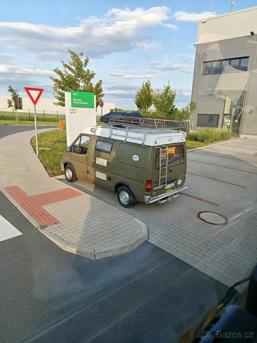 Obytná dodávka Ford transit