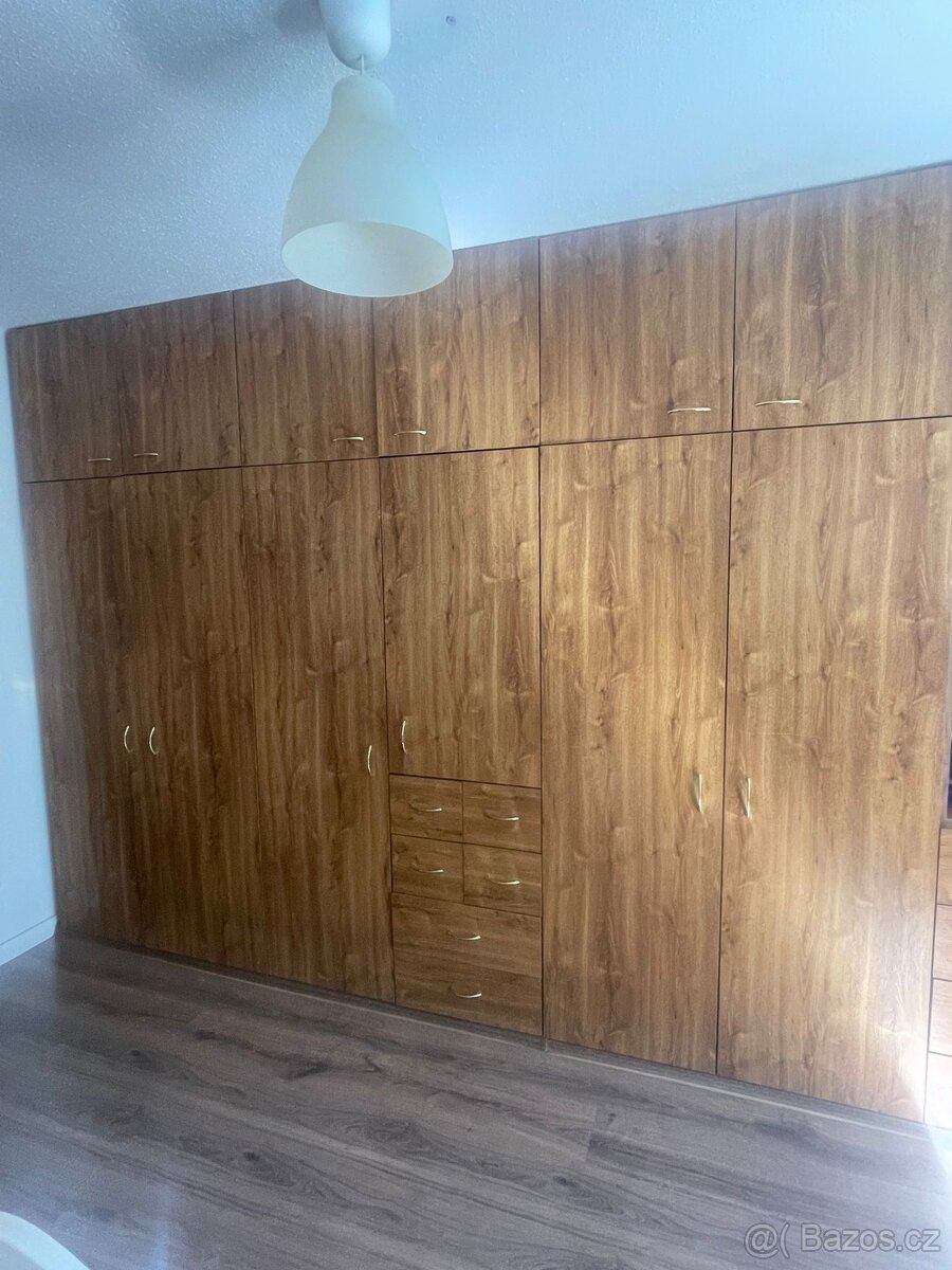 Prodáme set skřiní