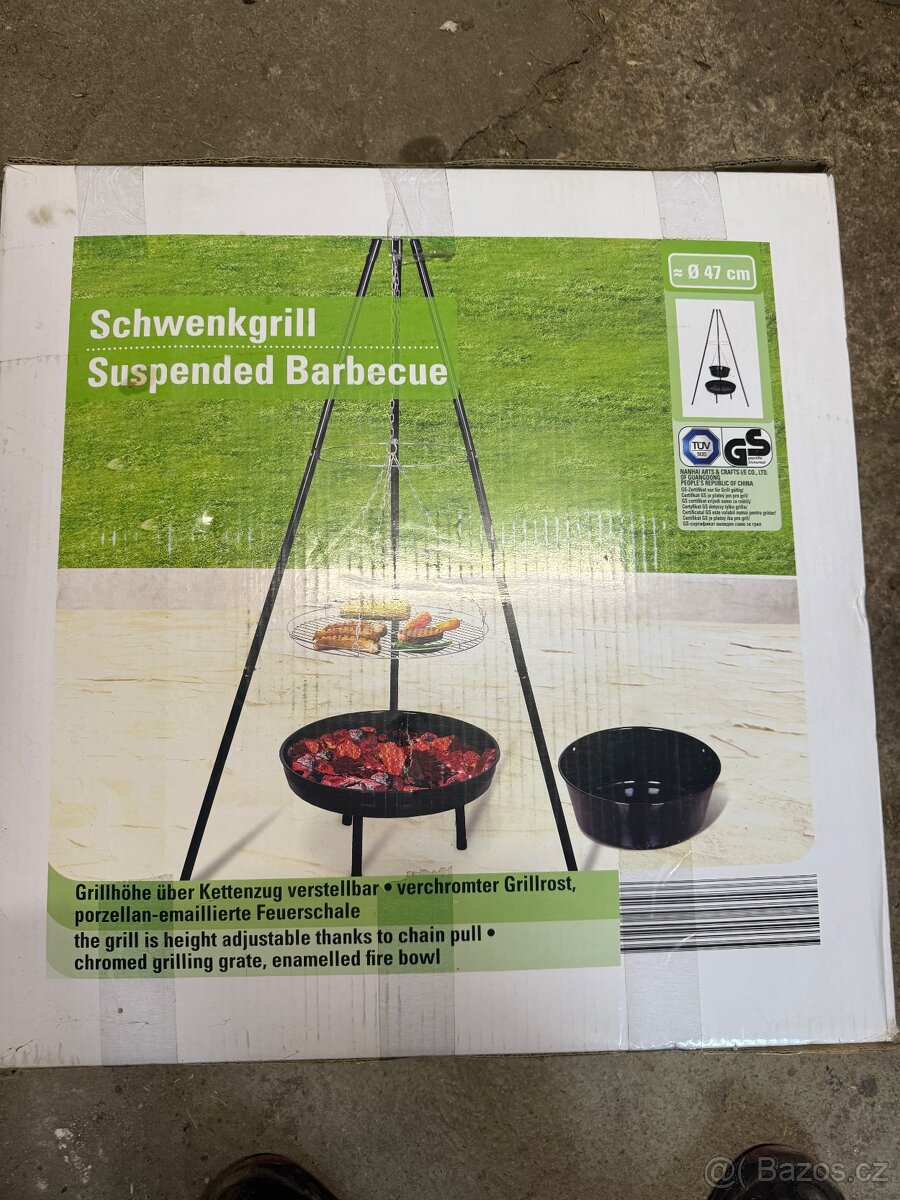 Zahradní gril trojnožka s ohništěm a kotlíkem