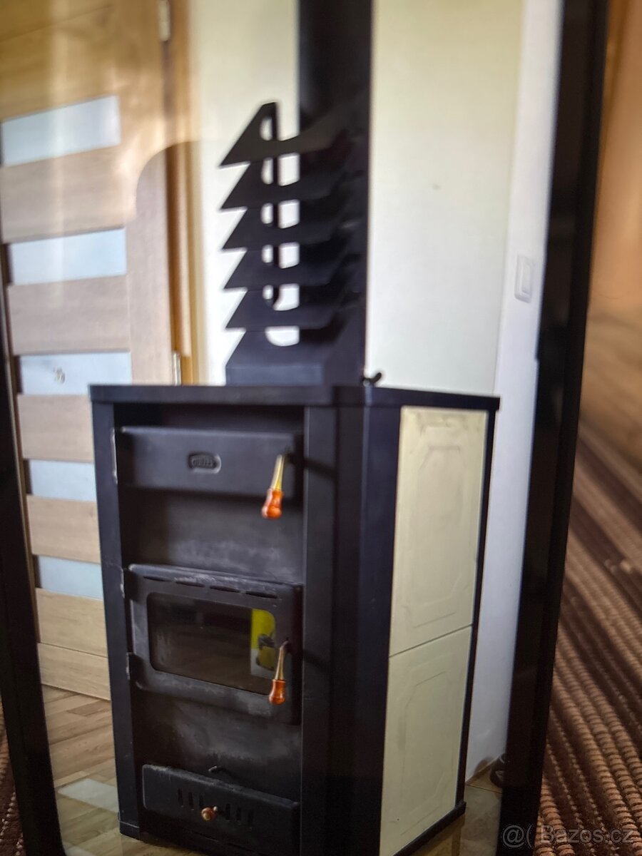 Prodám krbová kamna s výměníkem 21kW značka Prity