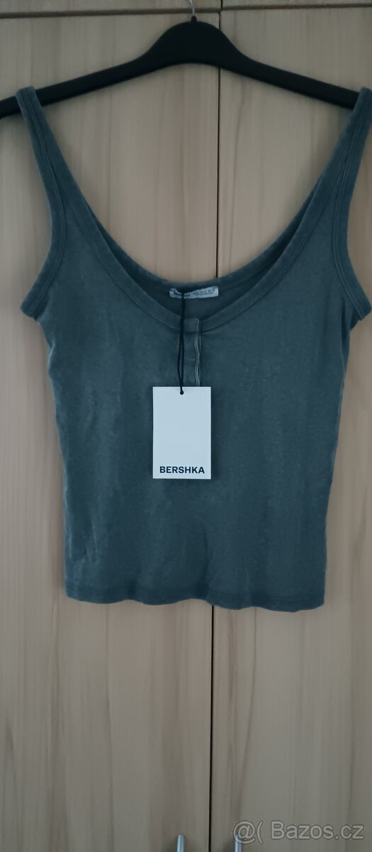 Crop top vel. M Bershka