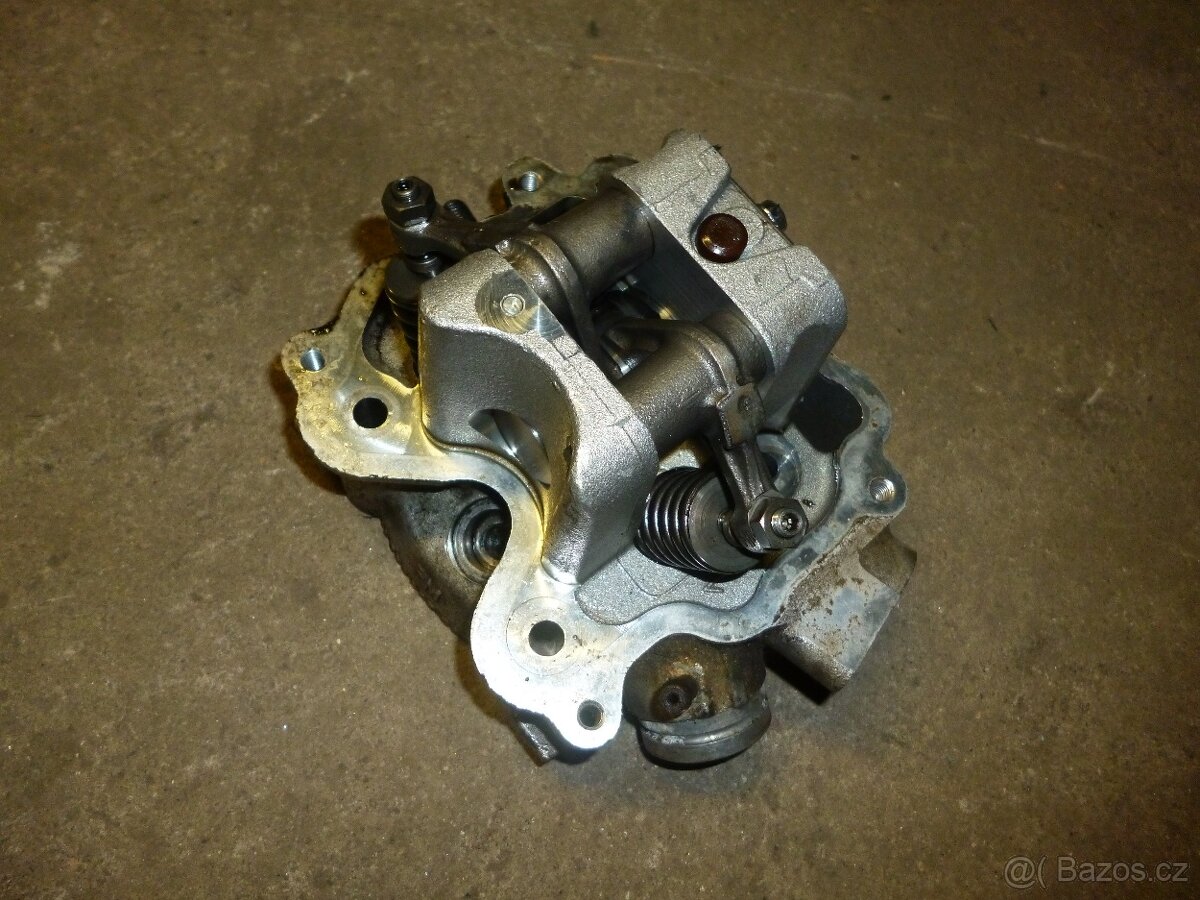 Peugeot JetForce 125. Hlava - komplet.  rok 2003