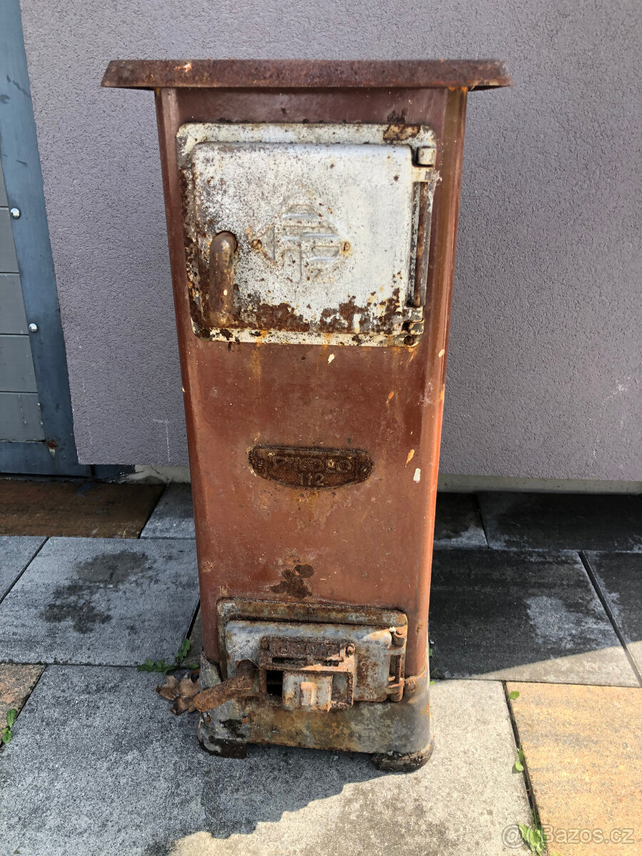 Kamna Pikolo 112 "Petry". Nálezový stav. Možný dovoz