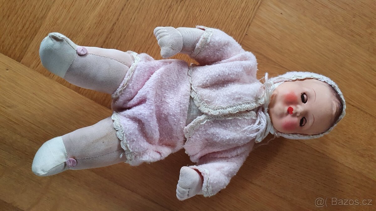 Starožitná panenka na klíček