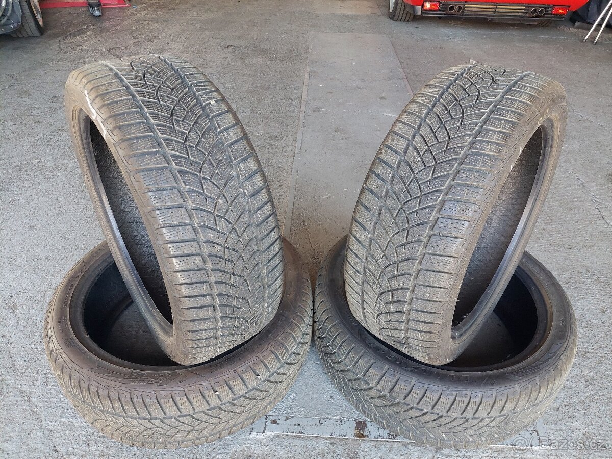 Good Year 235/45 R20 Zimní