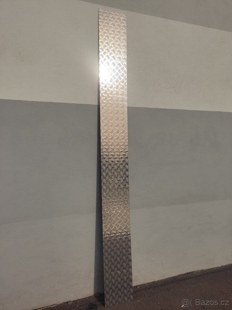 slzičkový strukturovaný protiskluzový hliníkový plech