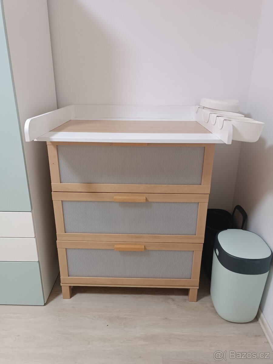 Přebalovací pult s komodou