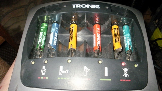 Nabíječka TRONIC- AA,AAA,C,D,9V.