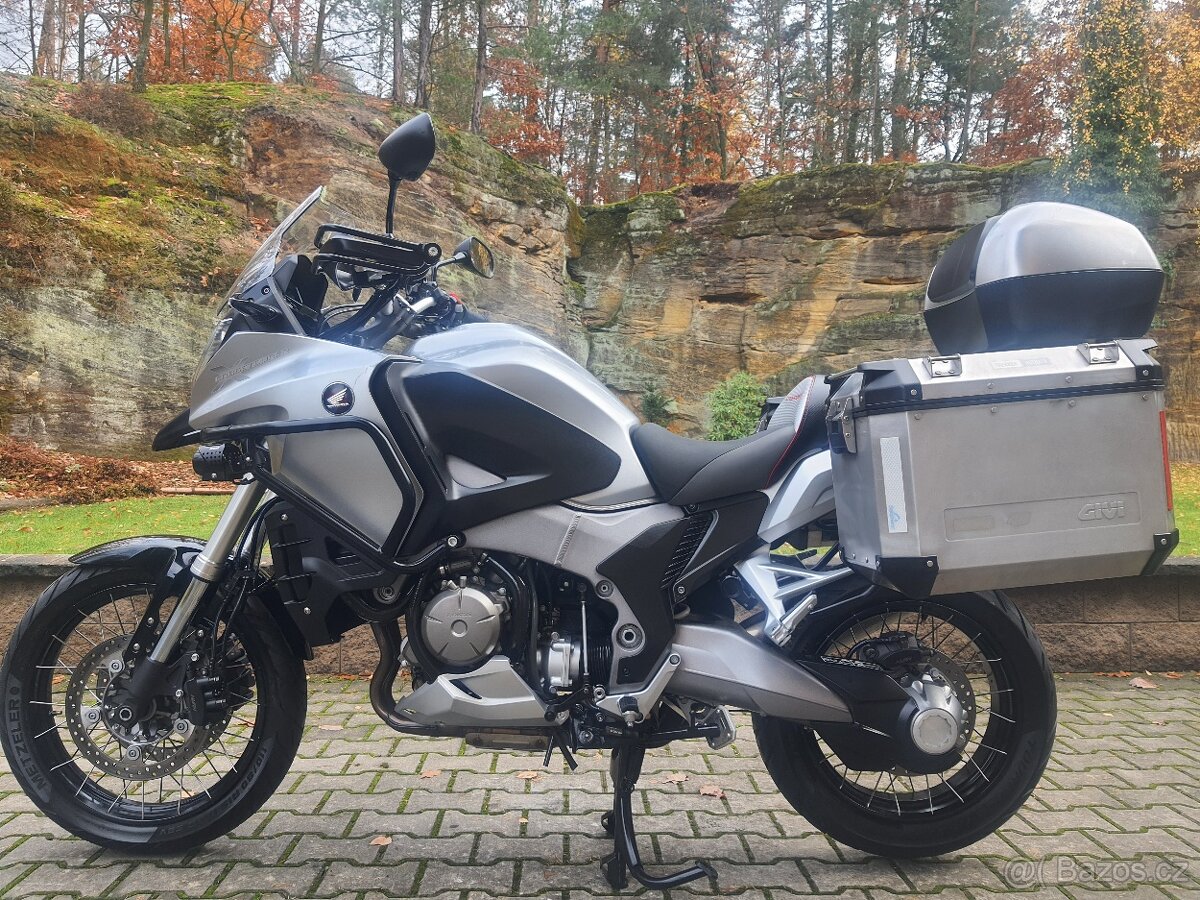 Honda VFR 1200 X Crosstourer - SUPER STAV + VÝBAVA -29 000KM