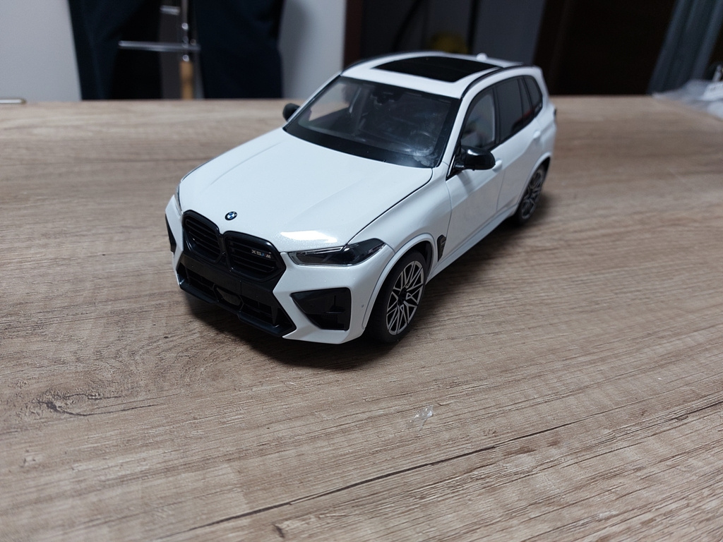 model auta BMW X5M F95 biela farba