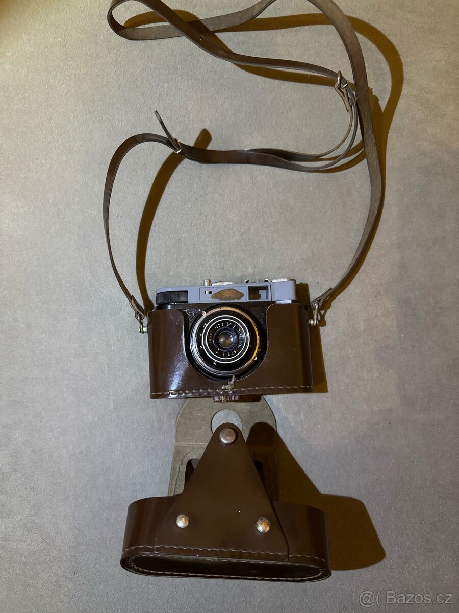 Starý retro sovětský fotoaparát OMO