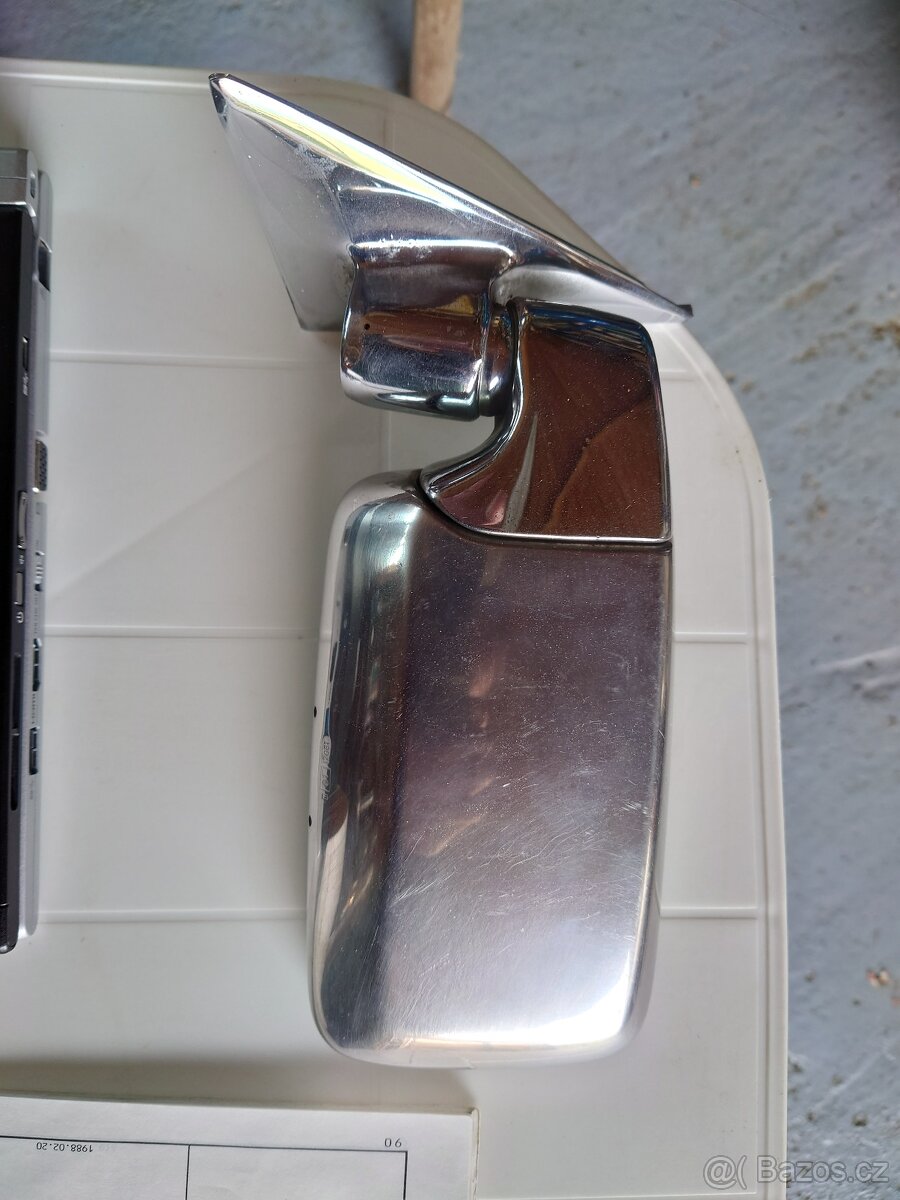 Zpětné zrcátko BMW z roku 1979