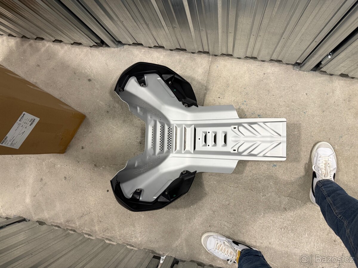 KTM 890 Adventure R - kryt motoru