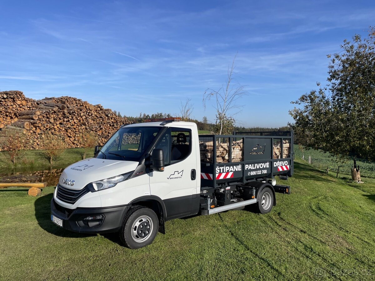 Štípané palivové dřevo