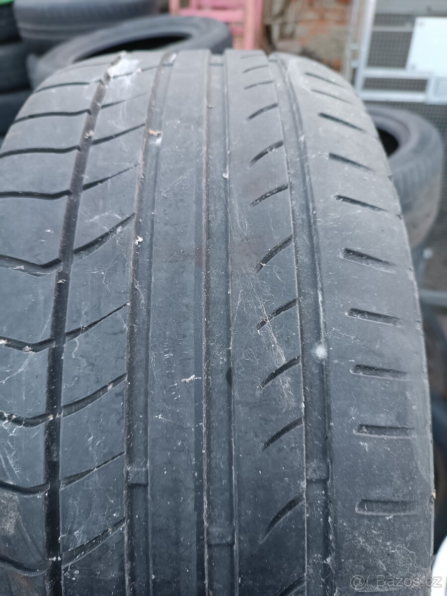 Prodám Dunlop SP Sport 235/45 r18