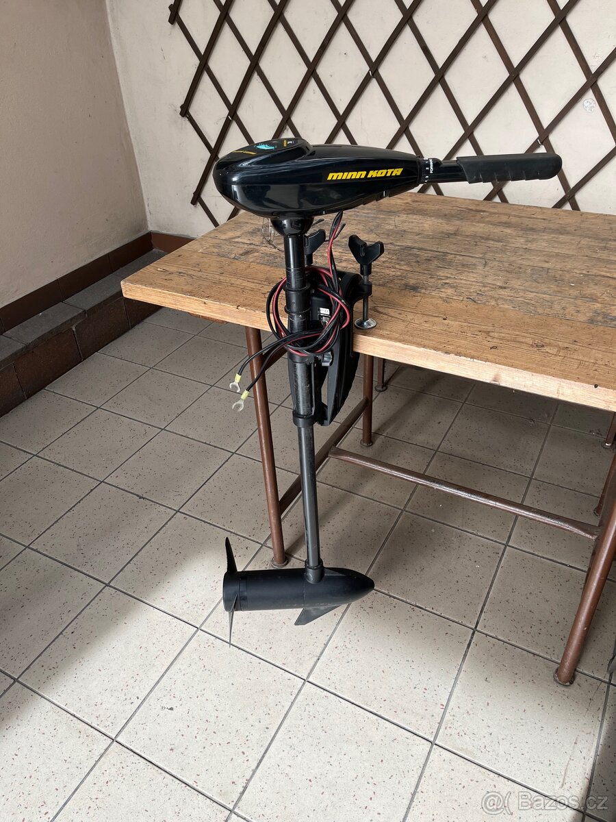 Lodní motor