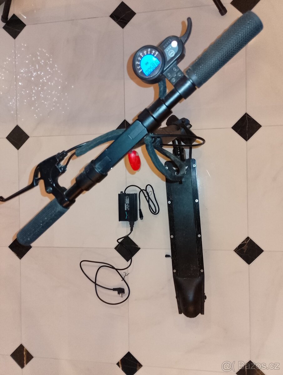 Prodám elektrikou koloběžku Egret One
