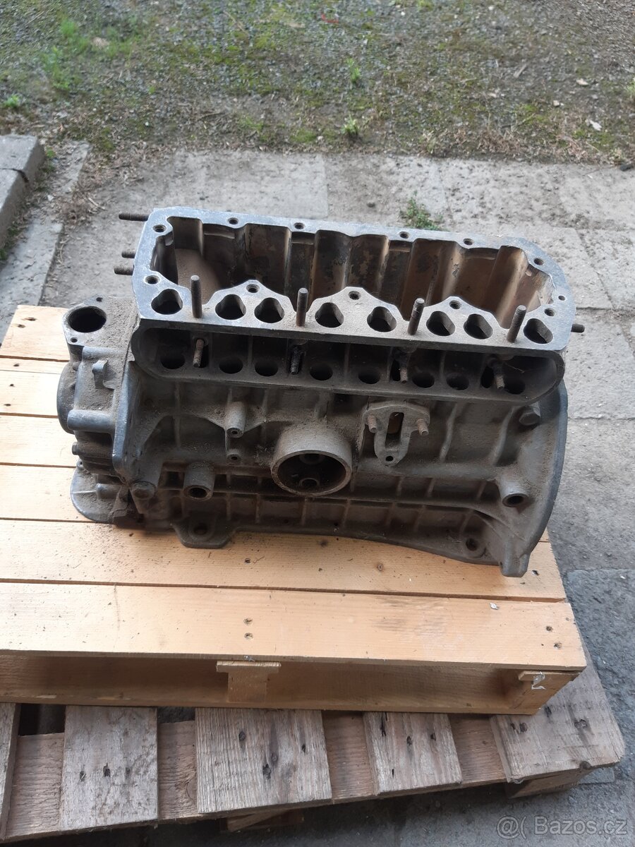 Škoda 100-Favorit, bloky ,potrubí aj.