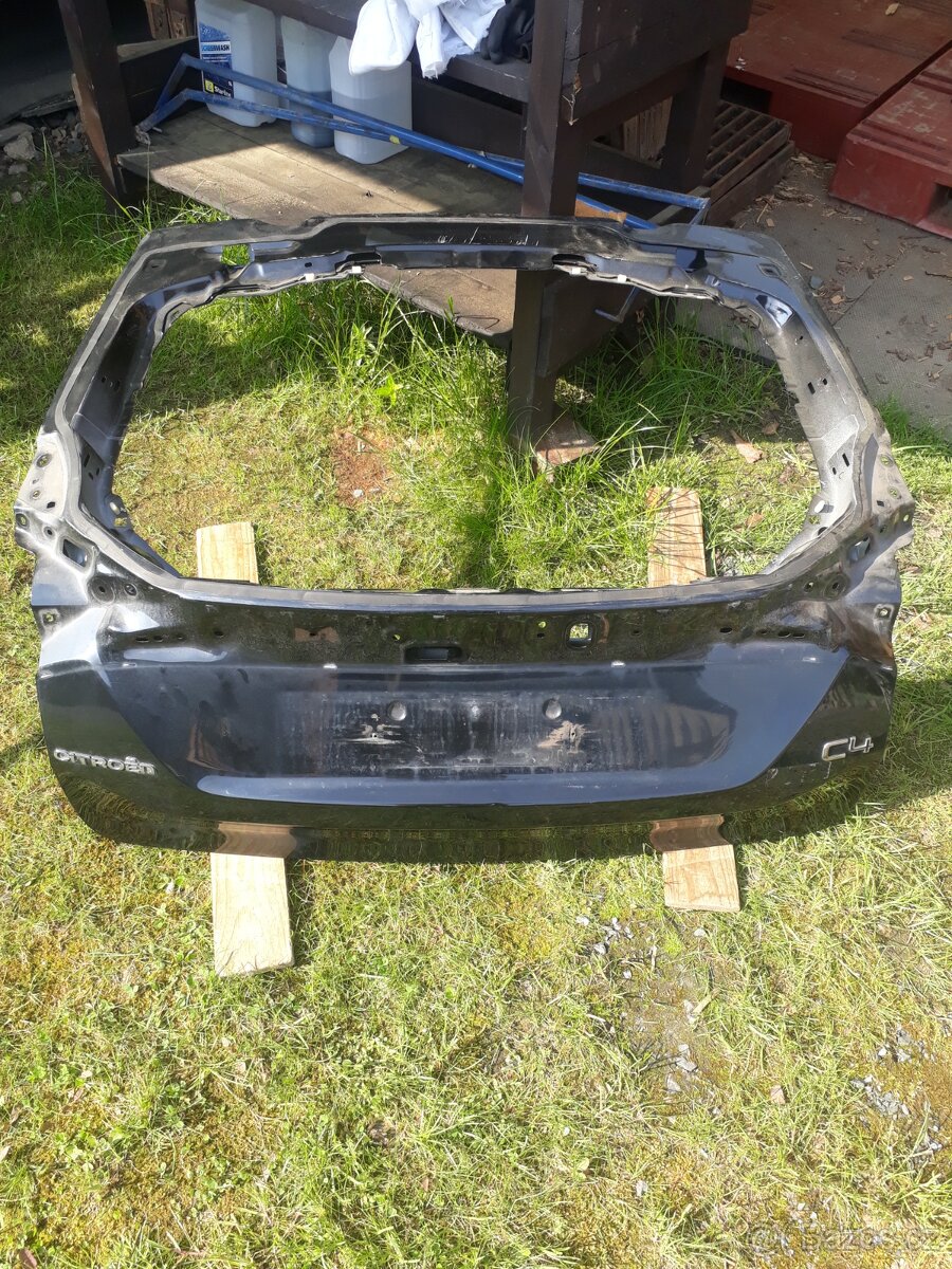 Citroen C4 zadní 5. dvere