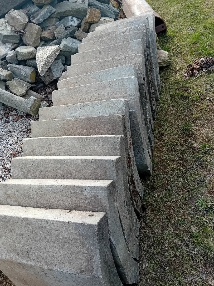 Prodám betonové žlaby