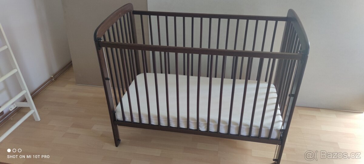 Prodám dětskou postýlku Scarlett (Wenge) + matraci + povlak