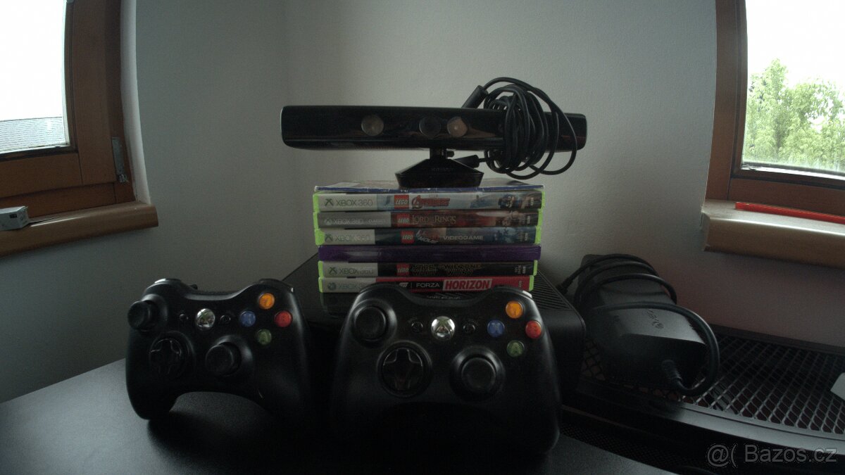 Xbox 360 E s Kinectem, 2 Ovladace a 7 Hrama