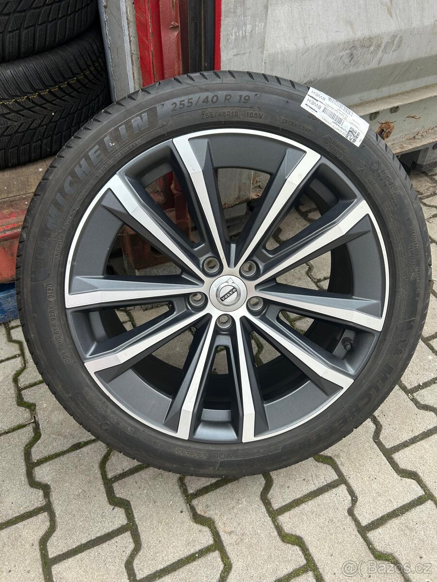 Volvo V90 II 19 alu letní sada kol 255/40 R19