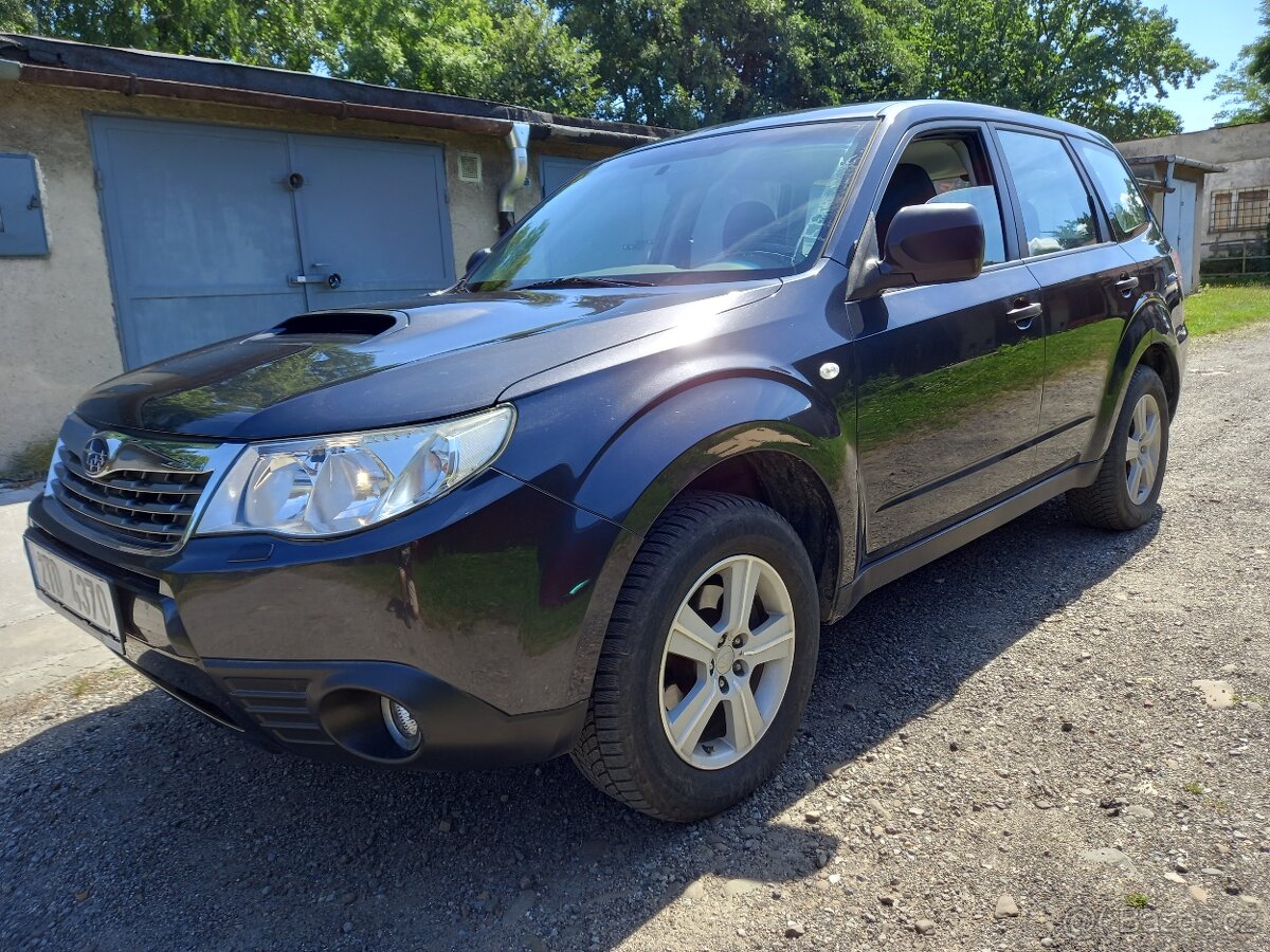 Subaru Forester 2.0D 108kW, 142 tkm,manuál, pěkné auto