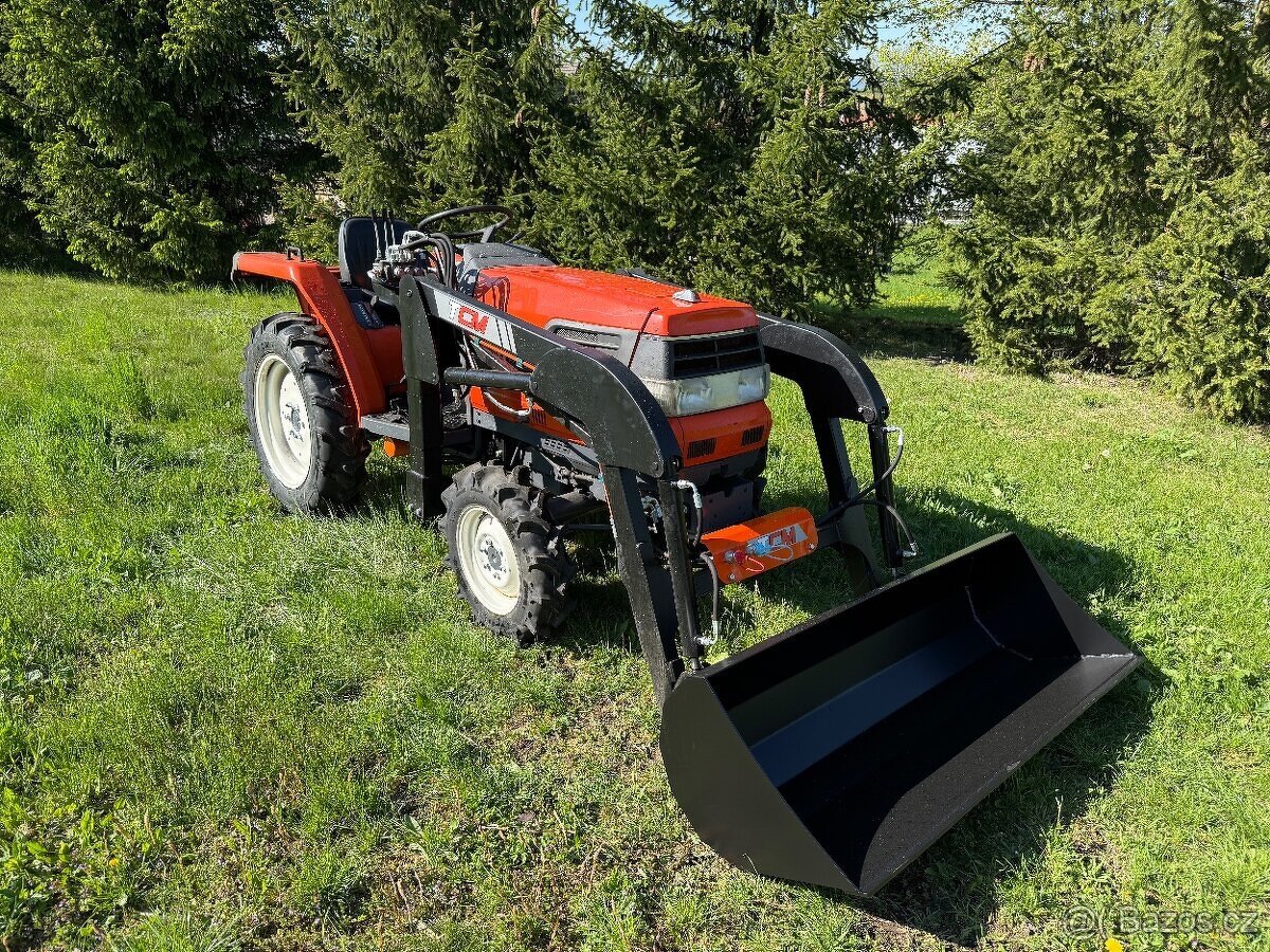 Malotraktor Kubota GL240 Grandel s čelním nakladačem 450 kg