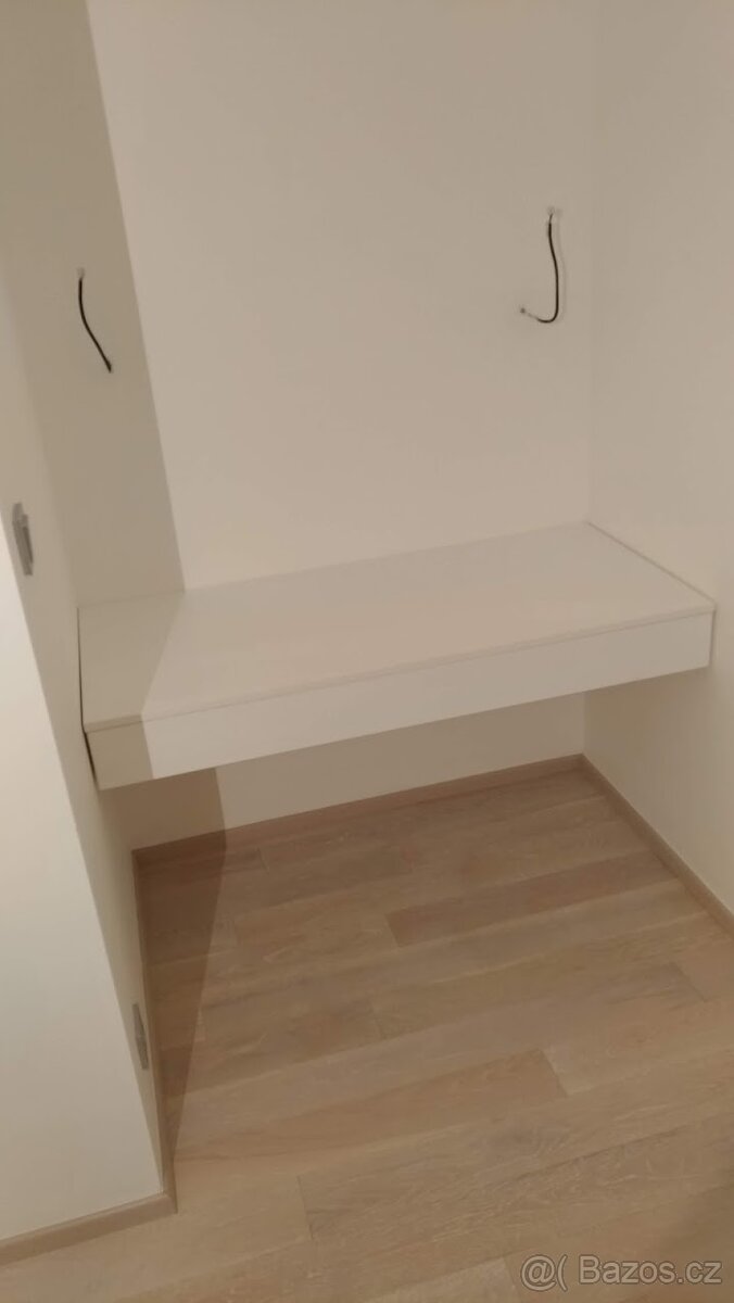 Stolek na zed s šuplíkem 130x60x15