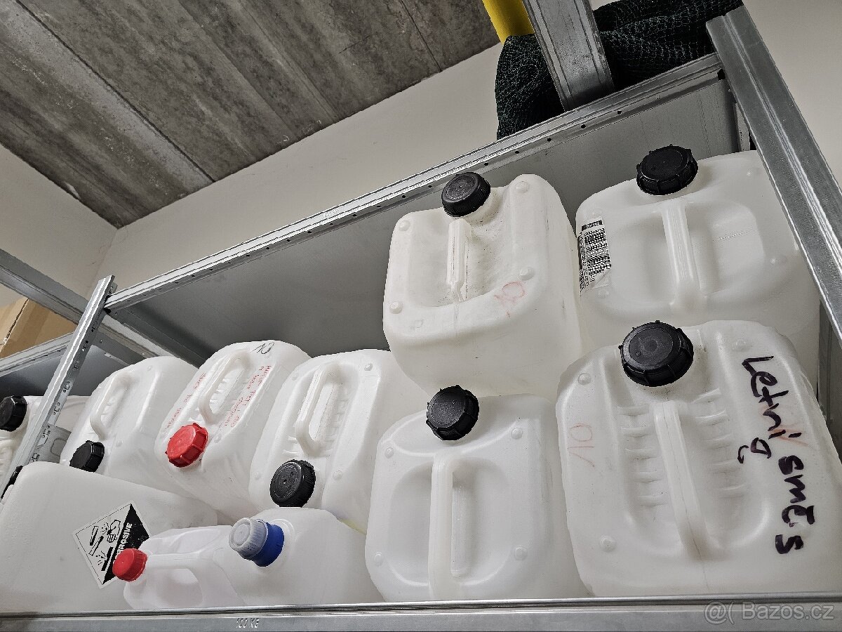 Prodám plastové kanystry 25l