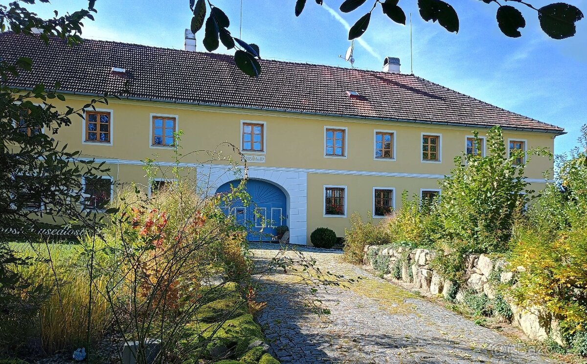 Penzion u Českého Krumlova + stavební pozemky