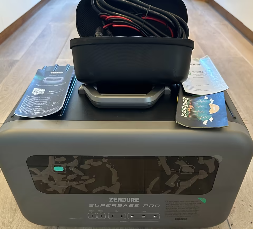 Prodám Zendure SuperBase Pro 2000 – výkonnou přenosnou power