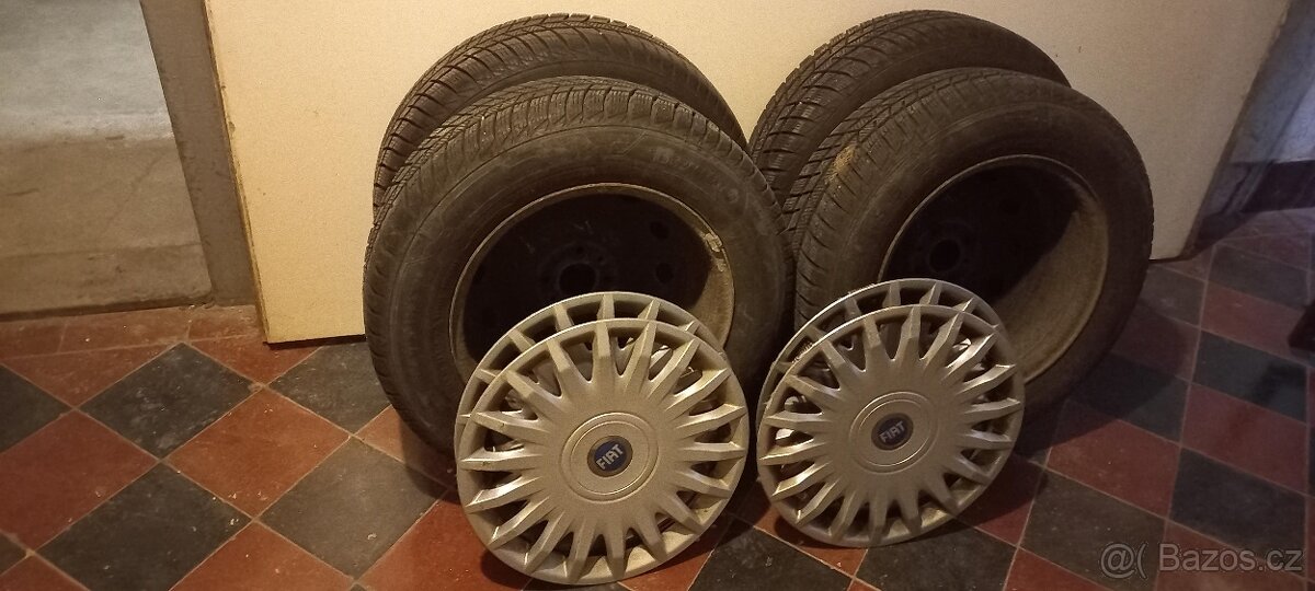 Prodám zimní kola 195/65/15 BARUM POLARIS 5 málo jeté 4ks