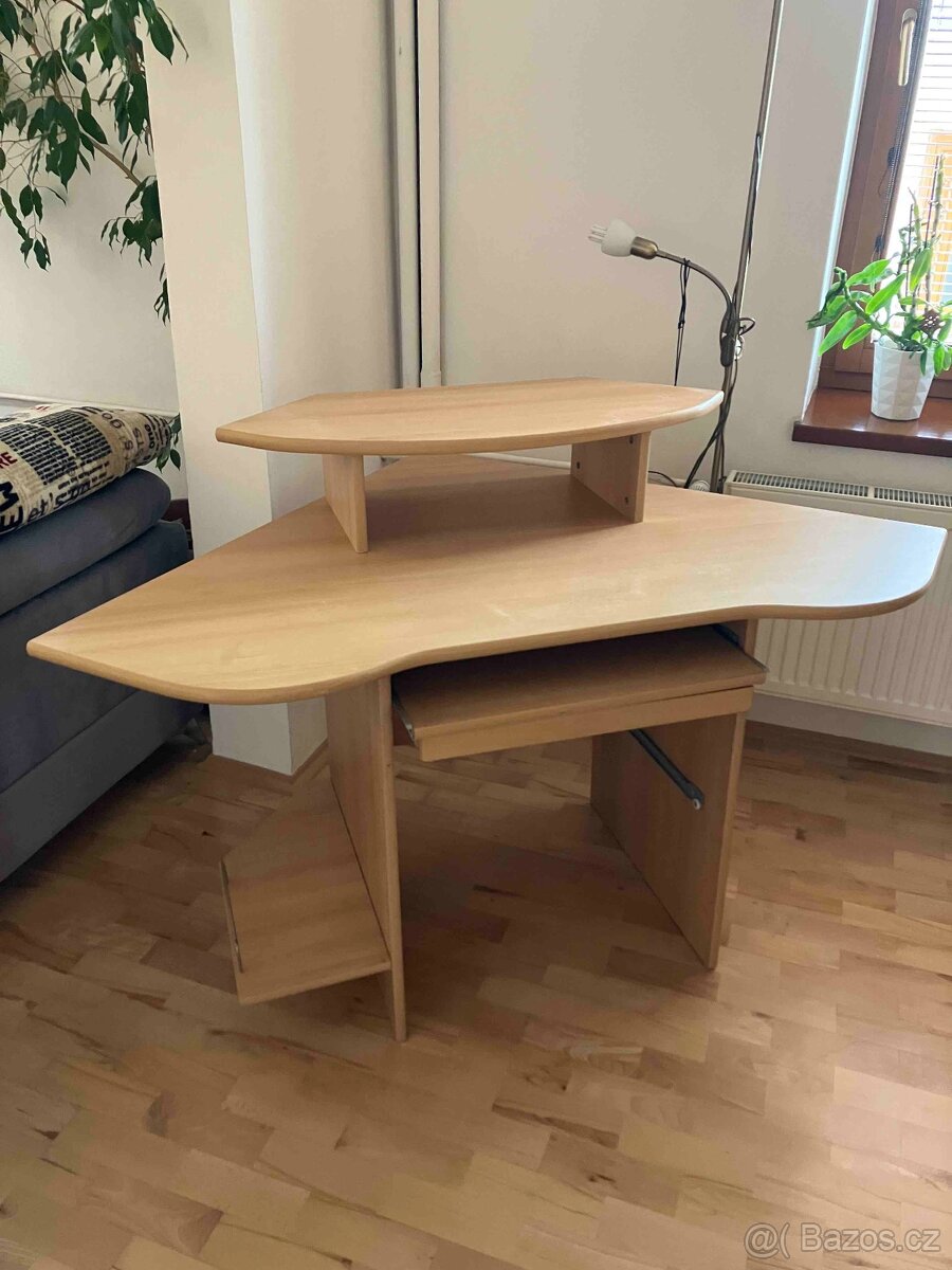 prodám psací stůl