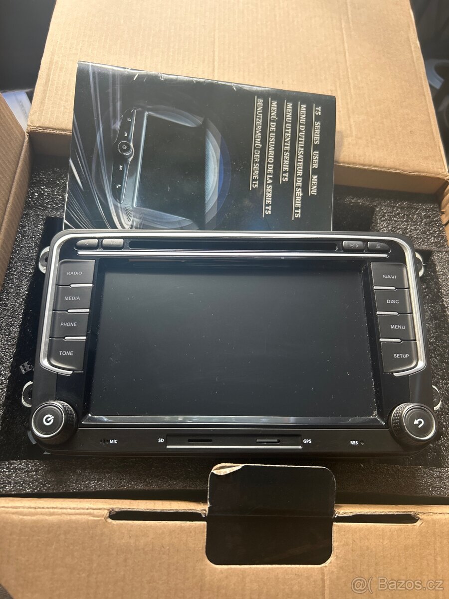 Autorádio s navigací, infotaiment