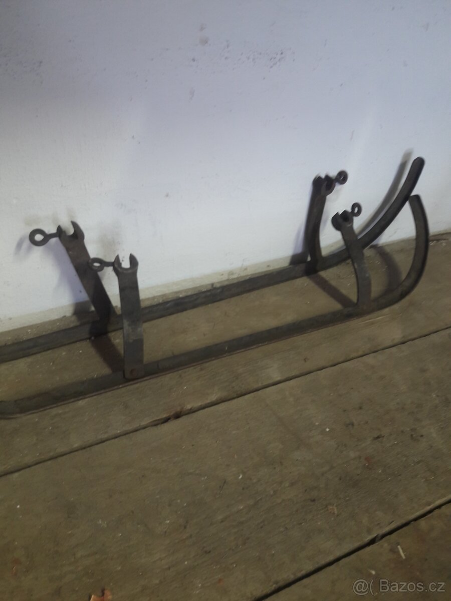 Stare železne sanky