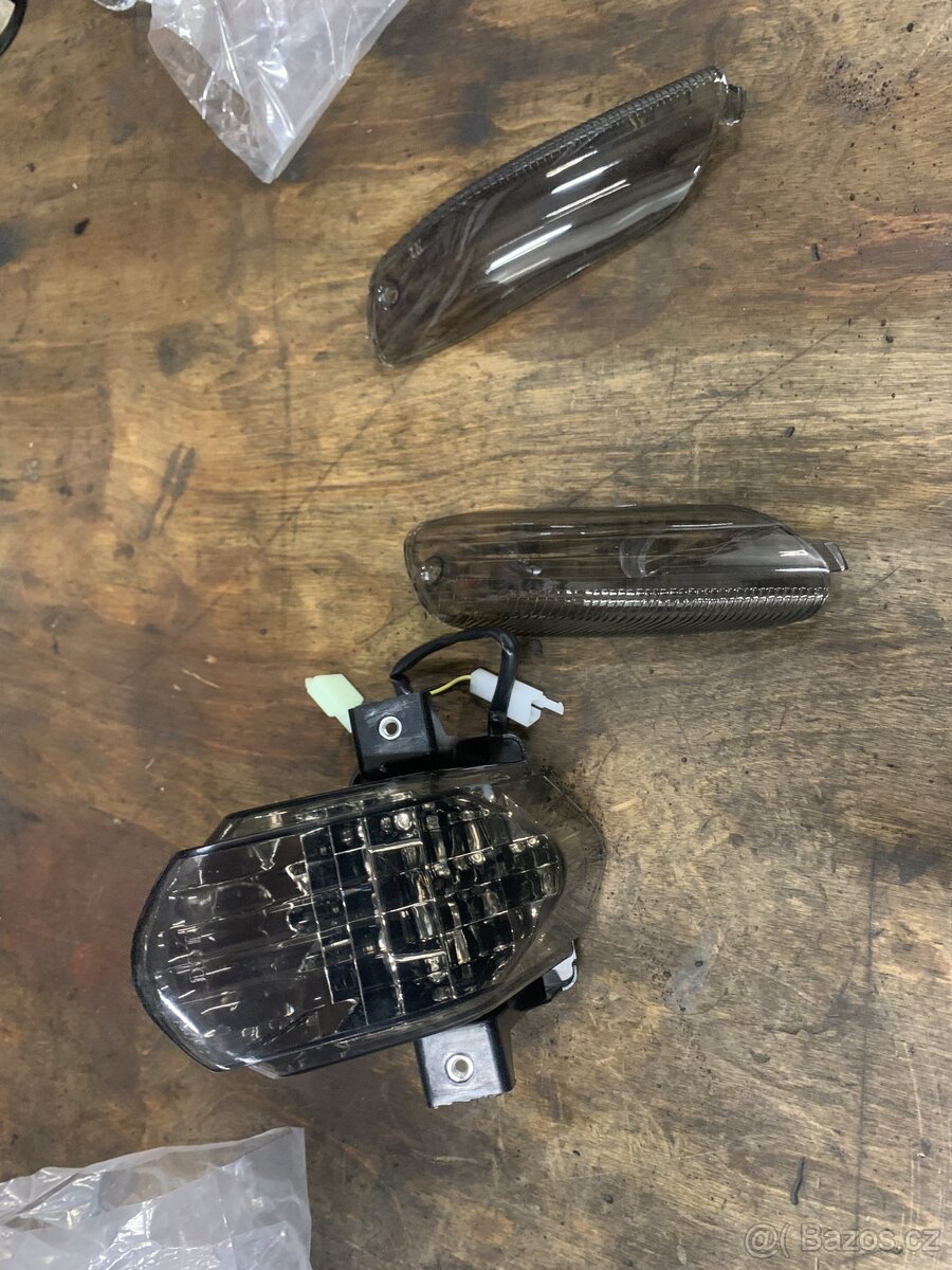 Aprilia rsv 1000 kouřové světlo