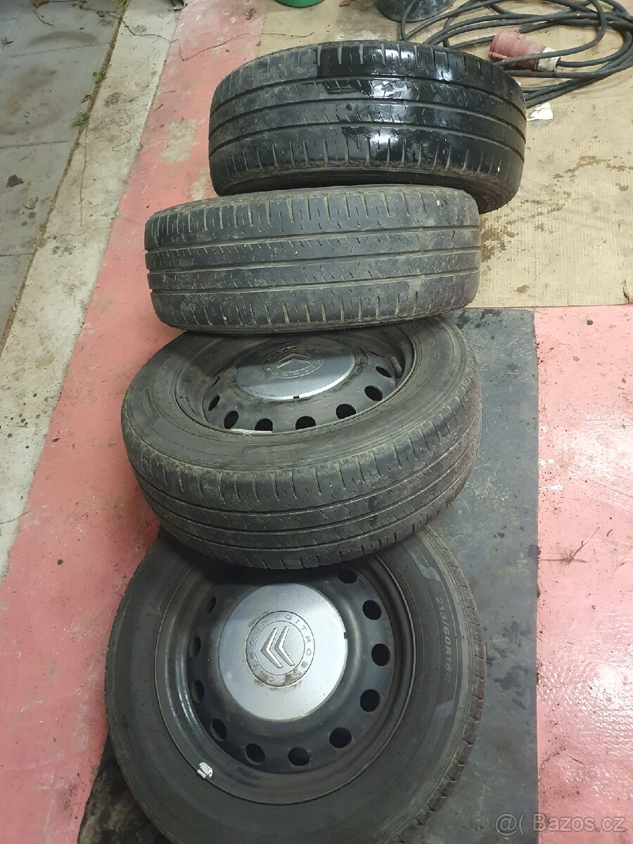 Letní sada: 215/65 R16 C 104/102 T, s disky R16, 5x108 ET42