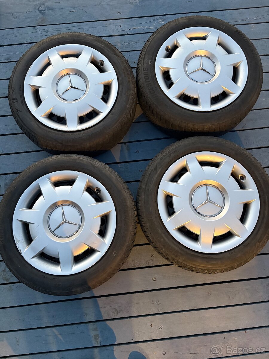 Zimní pneu Bridgestone 205/55 R16 + Orig. plechová kola a po