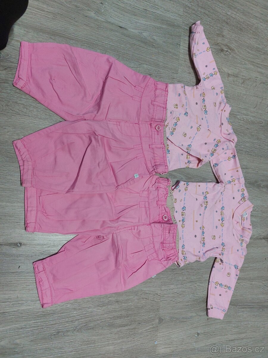 Bodyčka + kalhoty pro dvojčata vel. 68
