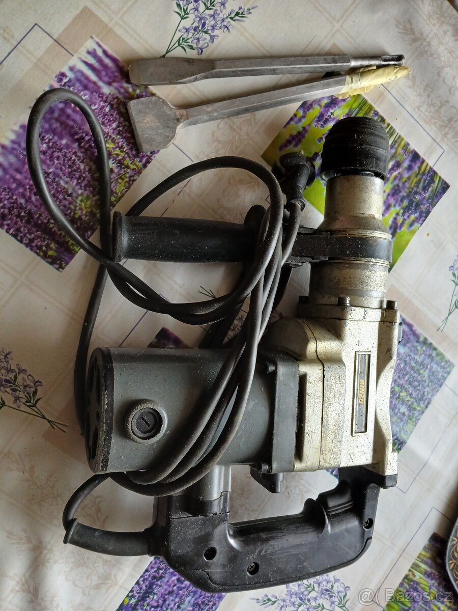 Bourací vrtací kladivo