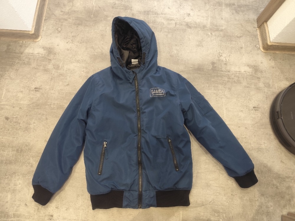 Chlapecká zimní bunda vel.146/152 top stav