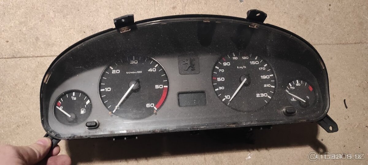 Peugeot 406 přístrojovka