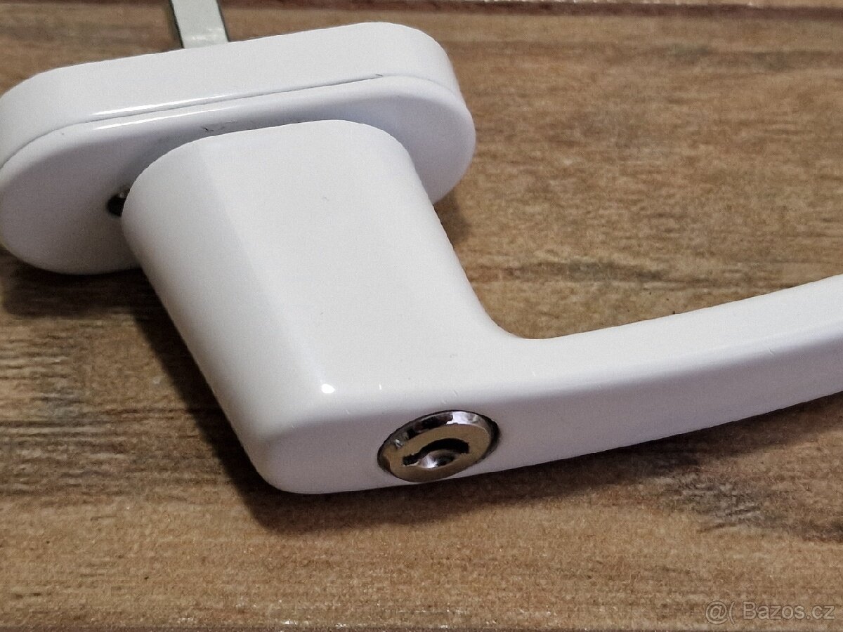 Prodám kliky na okna 6ks - zamykací klíčem